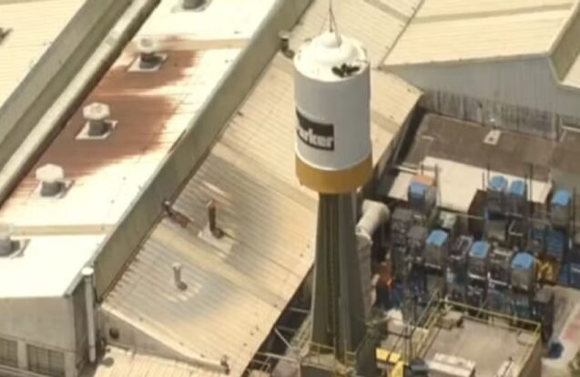 Funcionários da Parker fazem acampamento em São José contra fechamento de fábrica em Jacareí