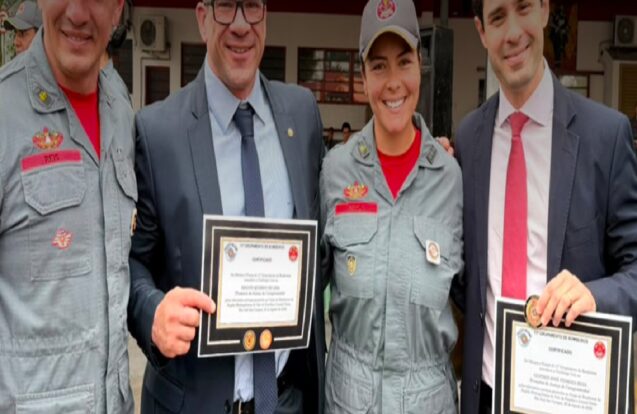Promotores de Caraguatatuba recebem homenagem do Corpo de Bombeiros
