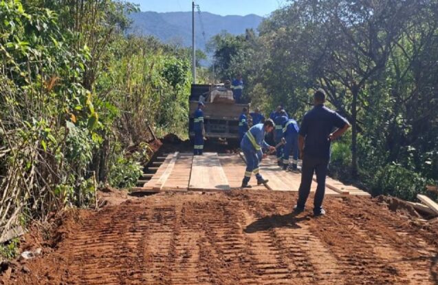 São José dos Campos recupera ponte de madeira na zona rural