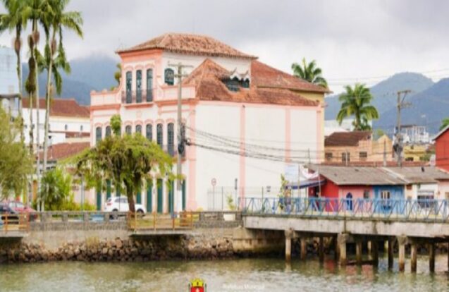 Sobradão do Porto começa a ser restaurado em Ubatuba após anos de espera