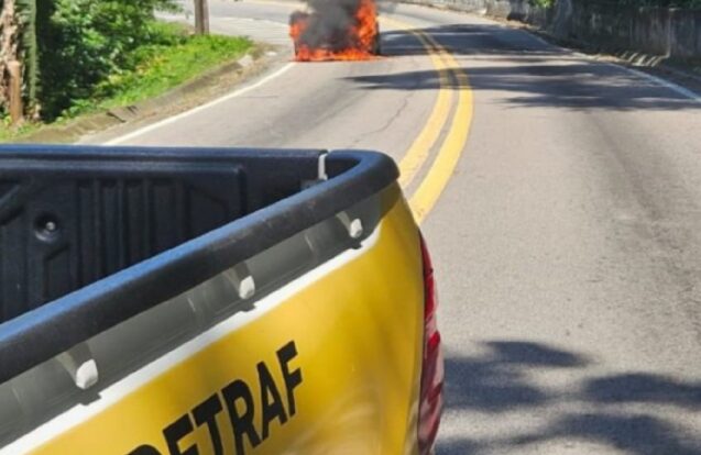 Rio-Santos é liberada após incêndio de veículo em São Sebastião