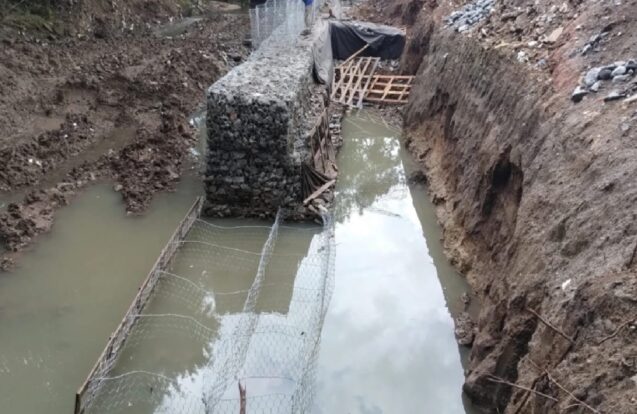 Taubaté avança com obras de contenção no córrego do Convento Velho
