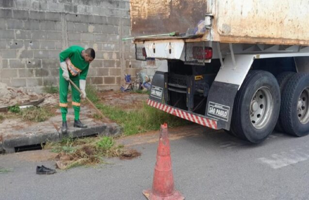 Taubaté retira mais de 6 toneladas de lixo de bocas de lobo em agosto