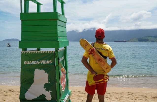 Ilhabela abre 20 vagas para guarda-vidas com salário de R$ 3,1 mil