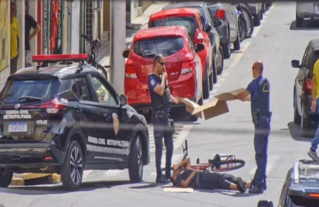 Pindamonhangaba GCM socorre ciclista após queda no Centro