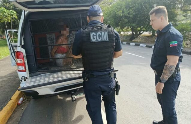 Pindamonhangaba mulher é presa pela GCM com substância suspeita no Campos Maia