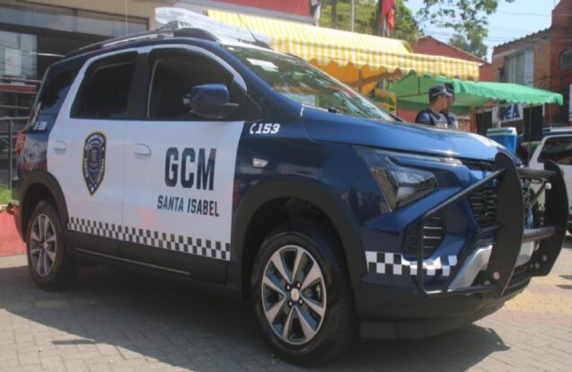 Santa Isabel GCM aborda homem após alerta sobre possível arma de fogo