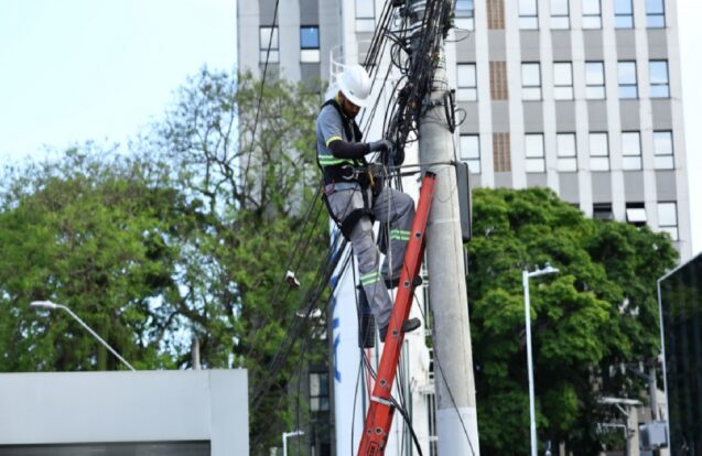 São José dos Campos amplia retirada de fios irregulares em duas avenidas
