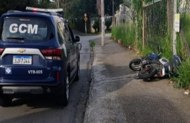 Taubaté GCM recupera moto furtada em frente a escola e localiza proprietário