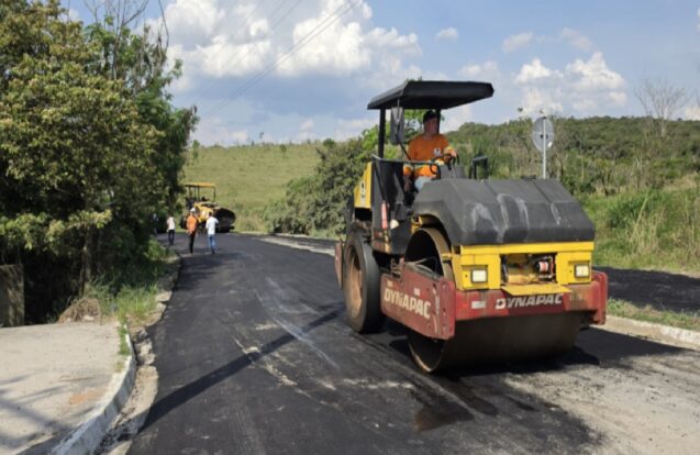 Taubaté pavimenta trecho de avenida no Itapecerica